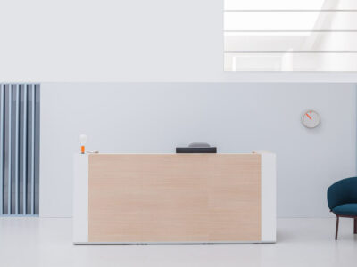 Andreas 5 – Reception Desk With Gloss White Corners