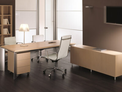 Naya – Executive Desk With Aluminium Legs And Optional Credenza Unit1