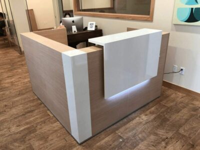 Andreas 8 – Reception Desk Enclosed Unit