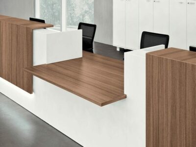 Nero 3 – Straight Reception Desk with Middle Low Counter