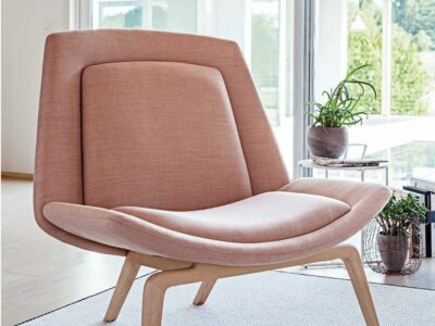 Betty – Single Seat Chair with Natural Wooden Legs