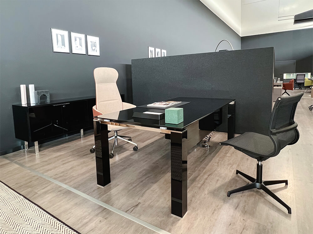 Elegante Black Or White Elegant Toughened Glass Top Executive Desk With Optional Return 02