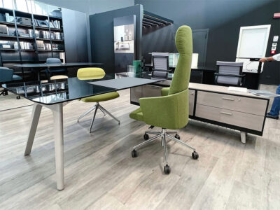 Forza 2 Modern Glass Top Executive Desk With A Leg With Optional Credenza Unit 02