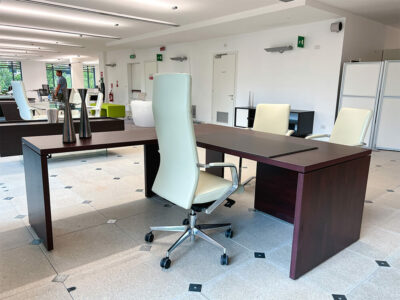 Grandioso 2 Grand Executive Desk And Optional Credenza Unit 08