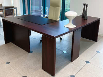 Grandioso 2 Grand Executive Desk And Optional Credenza Unit 09