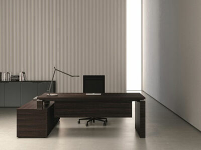 Kingsley 2 – Bridge Executive Desk With Panelled Legs + Optional Modesty Panel And Credenza Unit 01 Img