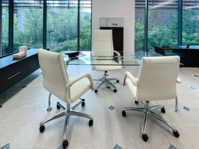 Zeta 1 Glass Top Executive Desk With Chrome Legs And Optional Credenza Unit 01