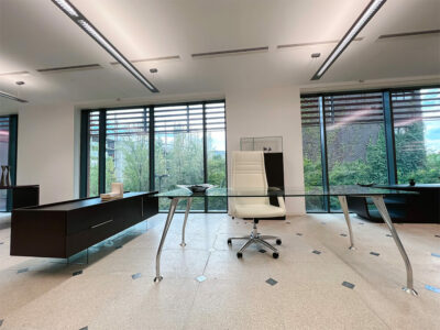 Zeta 1 Glass Top Executive Desk With Chrome Legs And Optional Credenza Unit 02