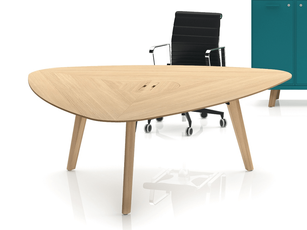 Rail 3 Tops Triangular Meeting Table Mainimg