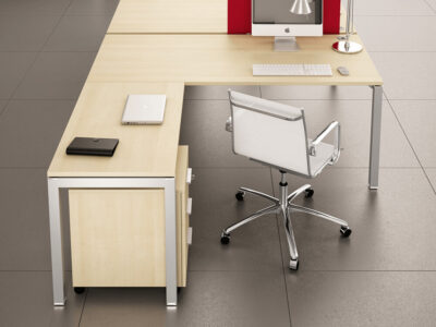 Yakir 1 Operational Desk With Optional Return And Modesty