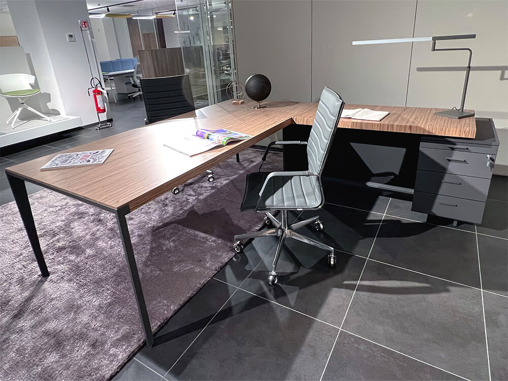 Buono 1 – Sleek Executive Desk In Wood Veneer With Optional Leather Inlay, Modesty Panel, Return & Credenza Unit