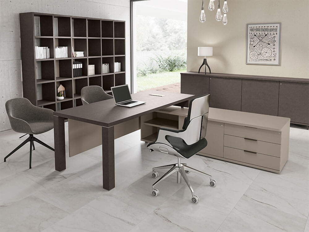 Bravvo 1 Executive Desk In Square Shaped Legs 1