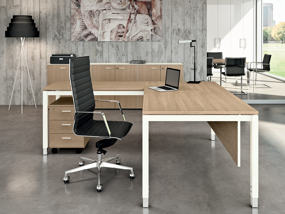 Operationa Desk With Pedestal X4 04