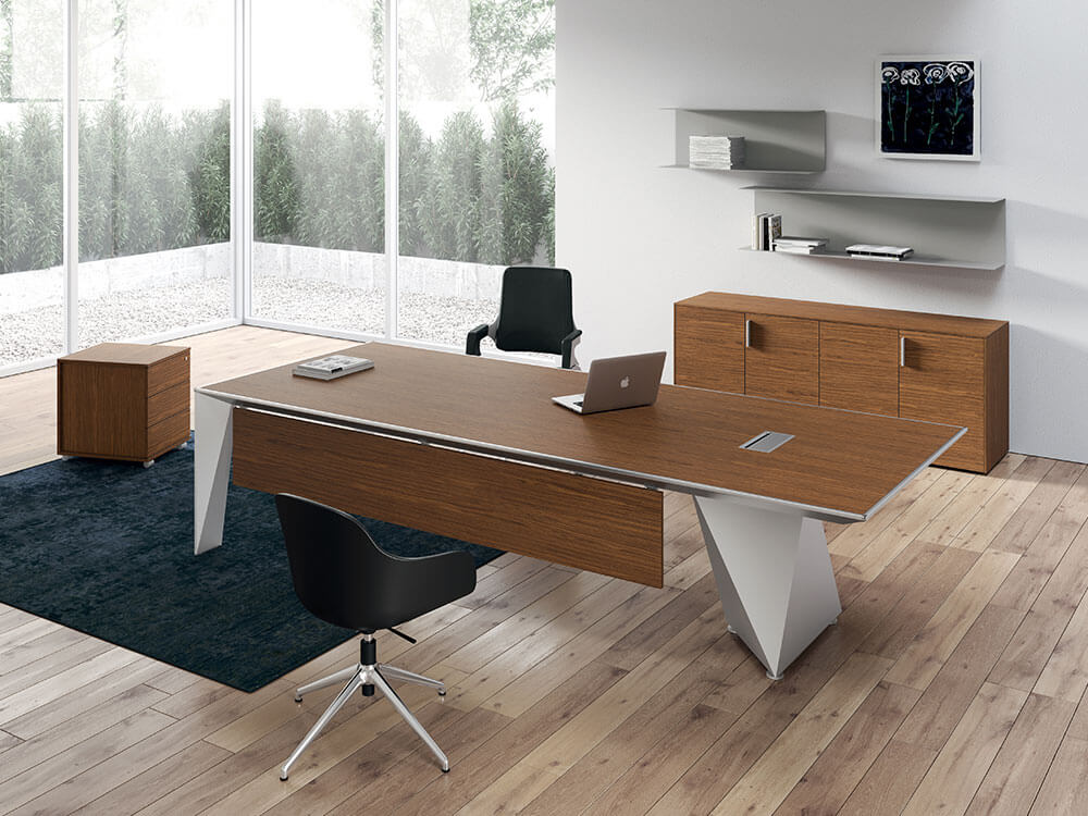 Prime 4 – Modern Executive Desk With Single Base 09