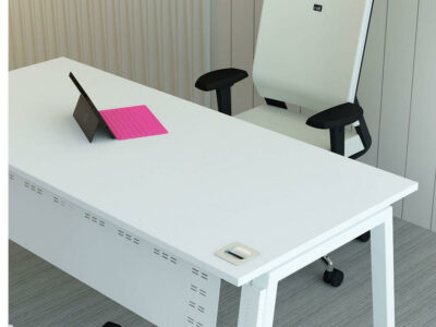 Eashta Executive Desk With Optional Pedestal And Modesty Panel 02