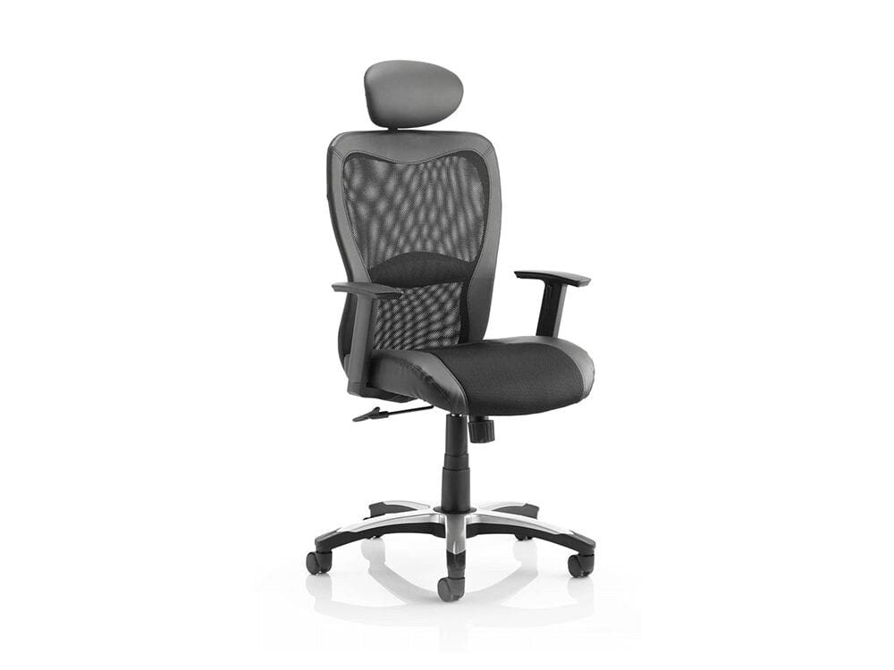 Our mesh office chair, Lucius, ensures adequate body heat distribution and quick moisture evaporation for enhanced comfort.