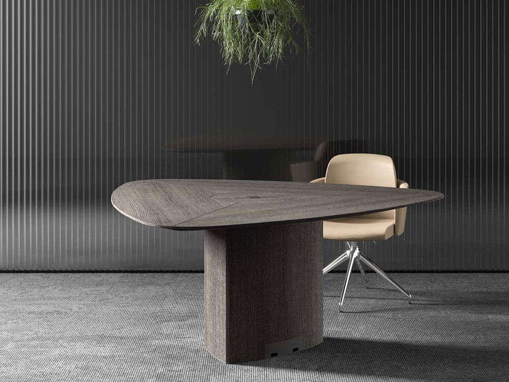 Travis 1 Triangular Shaped Meeting Table Main Img