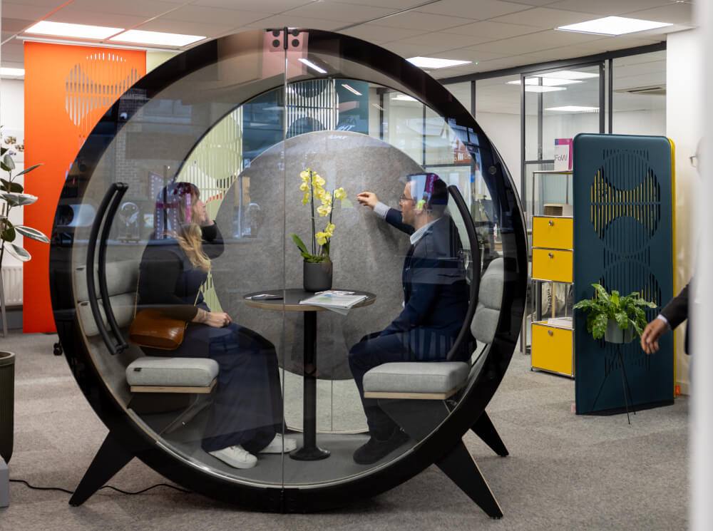 Brixton 3 Beautifully Designed Acoustic Meeting Pod For 4 And 6 Persons With Backwall And Glass Door 02 Img